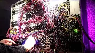 Smooth groovy Techno on a Modular Synth