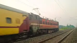  Terget Green Signal Crossing [ Testa Torsha Express vs Howrah Local ] Perfect Parallel Crossing 