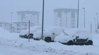 Intensa nevicata a Sestriere dopo i primi, abbondanti fiocchi della stagione caduti nella notte