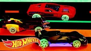 Блестящие колеса Hot Wheels, гонка в туннеле | @HotWheelsRussia 3+