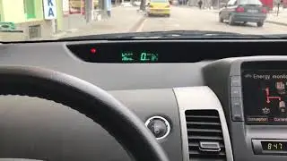 Toyota Prius 2 Hybrid - Basic video how to start and drive it