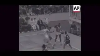 Bill Russell BLOCKS Wilt Chamberlain's Signature Fadeaway