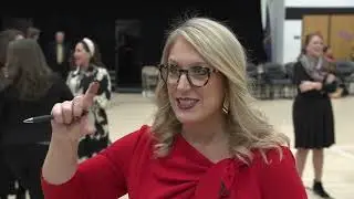 Министр образования штата Индиана доктор Кэти Дженнер беседует с представителями Фонда семьи Милкен.