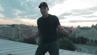 Will Smith Does the &lsquo;Shiggy Challenge&rsquo; in Budapest