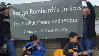Django Reinhardt's Juniors (Hildesheim/Prag) Pr&auml;sentation der Sinti-Musikkultur in Prag-Karlsbr&uuml;cke
