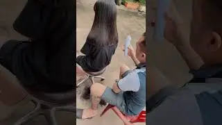 Potong rambut di depan rumah