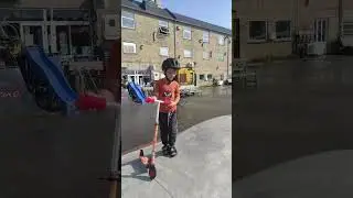 Erik and His Super Scooter Adventures at the Skatepark! Эрик и его суперсамокат!