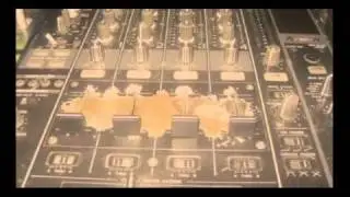 DJ Hedspin & DJ Pump = Eh! Team DJ's on the 2011 Pineapple Chunkz Tour (Leigh Feldman)