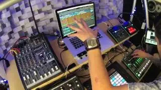 Wade Bennett - Varial - Live Gesture Controlled Techno  (Leap Motion - Roland AIRA - Push)