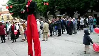 Sagra delle ciliege, Raiano, Trampoliere che gioca in piazza U.Postiglione, 6 giugno 2004 ABRUZZO