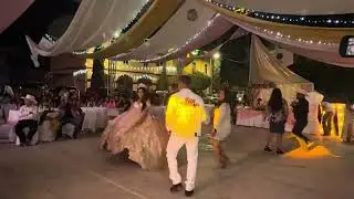 luz verde en Quince años de Lupita en Santiago Yucuyachi