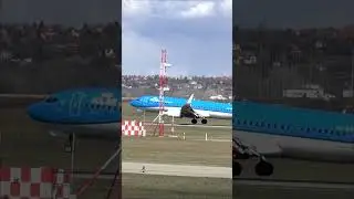 Wind landing of KLM PH-BXK Boeing-737 at Budapest Airport #shorts
