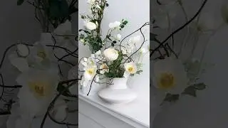 Centerpiece with artificial flowers ✣  beauty that lasts beyond the blooms #tabledecor