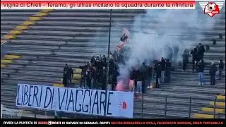 Vigilia di Chieti - Teramo, gli ultras incitano la squadra durante la rifinitura
