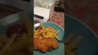 Nuggets de pollo y coca🤤🍾