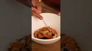 Жареная на огне морковь, крем из редиса макадамия, черный уксус и копченое оливковое масло. ✌️🥕