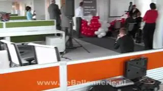 Ballonnenwand valt uit elkaar bij onthulling