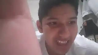 Comercial Radio El Se&ntilde;or Limpiaba Su Tractor Verde
