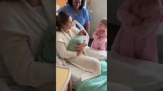 Молитва этого малыша СЛИШКОМ искренняя &mdash; самая милая молитва на свете 😂🙏 #милыедети #смешно #малы...