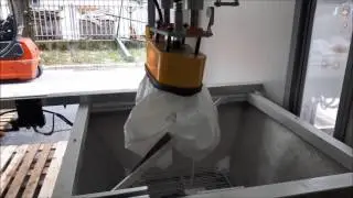 Robot antropomorfo lavorazione sacchi