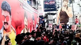 Mersal FDFS in Kerala - Ultimate Celebration by Thalapathy Vijay Fans! | TN 319