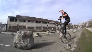 VTTtrial Pau Climb the rock