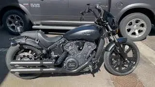 Indian Scout Rogue avec échappements Jekill & Hyde