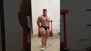 Joan Pradells posing