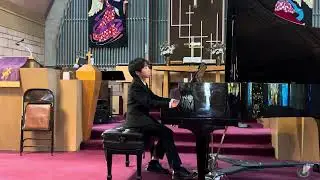 Michael Li plays 1: Sonata in D, K443, L.418 by Scarlatti; 2: La Fille aux cheveux de lin by Debussy