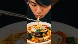 Slurping seafood Noodles 🤤🍜