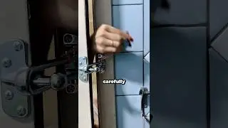 Этот простой трюк с резинкой открыл замок за считанные секунды #короткоевидео