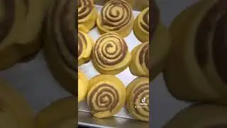 Easy cinnamon roll cutting method if you haven&rsquo;t alread tried it.🥰 #cinnamoroll #bakingtips #baking