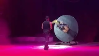 Knife Throwing Extreme Dangerous Circus Act Entertainment Spinning Board