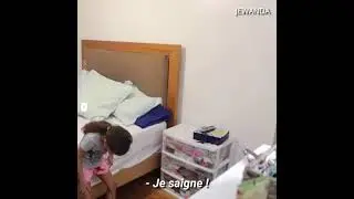 PRANK ! Cette petite fille de 8 ans fait croire à son papa qu'elle a ses règle.Regardez sa réaction
