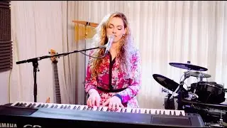Feels Like Home - Chantal Kreviazuk (Cover by: Fr&eacute;d&eacute;rique)