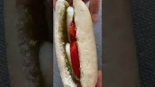 Le panini &agrave; l'italienne (tomate, mozzarella et pesto)