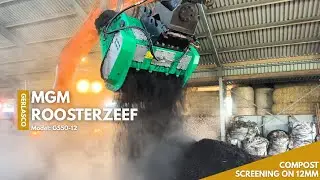 🚜 De MGM Gridscreener GS50-12 aan het werk! Compost zeven met mobiele graafmachine.