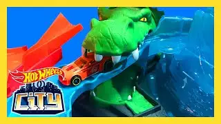 COLOR SHIFTING CARS at the GATOR CAR WASH! | New News | @HotWheels