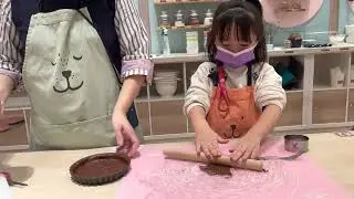 Connie9歲11個月-Queenie6歲9個ㄧ起去新北市新莊區宏匯廣場 DIY手做甜點Home.焙小日子新莊宏匯店-2022年4月2日