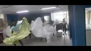 calentamiento con el ritmo levanta polvo. identidad pac&iacute;fica