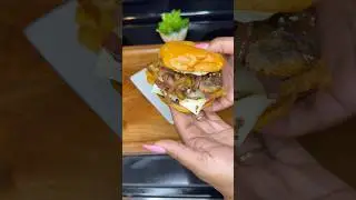 Mushroom Bacon Swiss Burger #burger #recipe