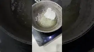 Frying rice paper #Shorts #ricepaper #friedfood #snack #snackvideo #yummy