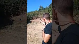allenare anche le cose scomode &eacute; importante con la pistola #pistolfiring #training #gun #glock17