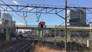 歴代の新快速車両が行き交い並走シーン