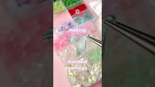 Making custom earrings 🧜🏼&zwj;♀️✨ #handmadejewelry #mermaid #beads #earrings #fairycore #diy