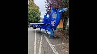 Camel tow truck morphing into a camel and leaving the plot. #towshow #funnycar #crazycars #carwars