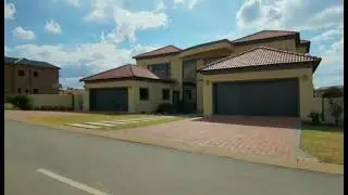 Особняк с шестью спальнями в поместье Blue Valley Golf Estate, Центурион, Южная Африка.