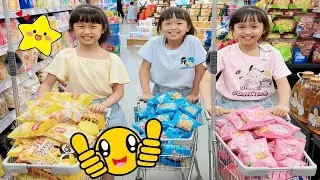 Triplets' Clothing Color Shopping Challenge!