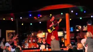 The Source: of Christmas featuring Frode Barth - Art of guitar-smashing