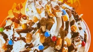 Dunkin&rsquo; Donuts candy bar latte 